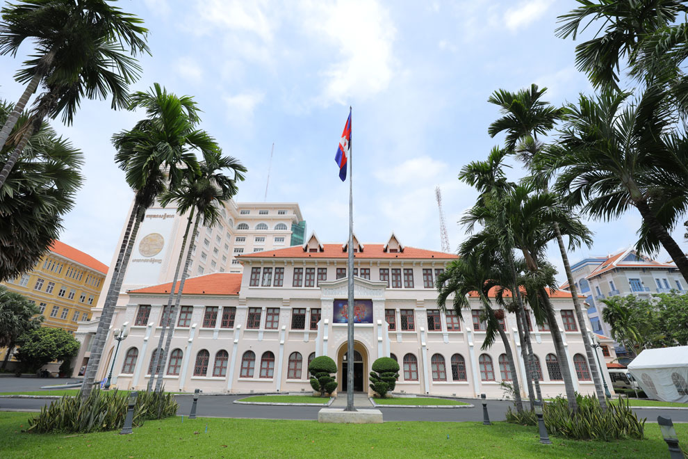Sar Kheng issues directive on roles of capital governors Sar Kheng issues directive on roles of capital governors