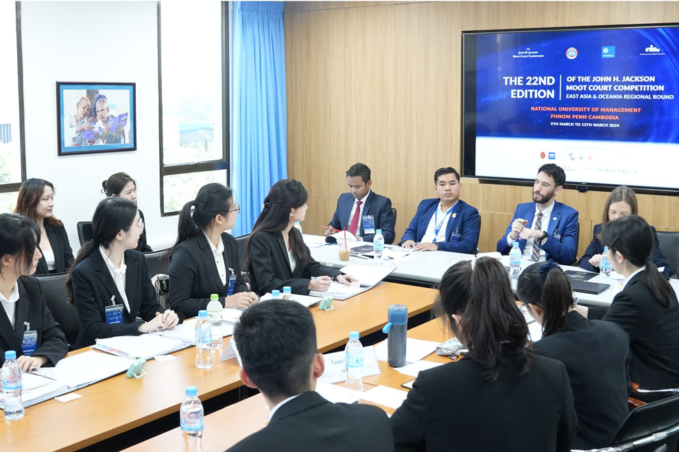 Khmer Rouge tribunal hosts moot court, part of int’l law competition Khmer Rouge tribunal hosts moot court