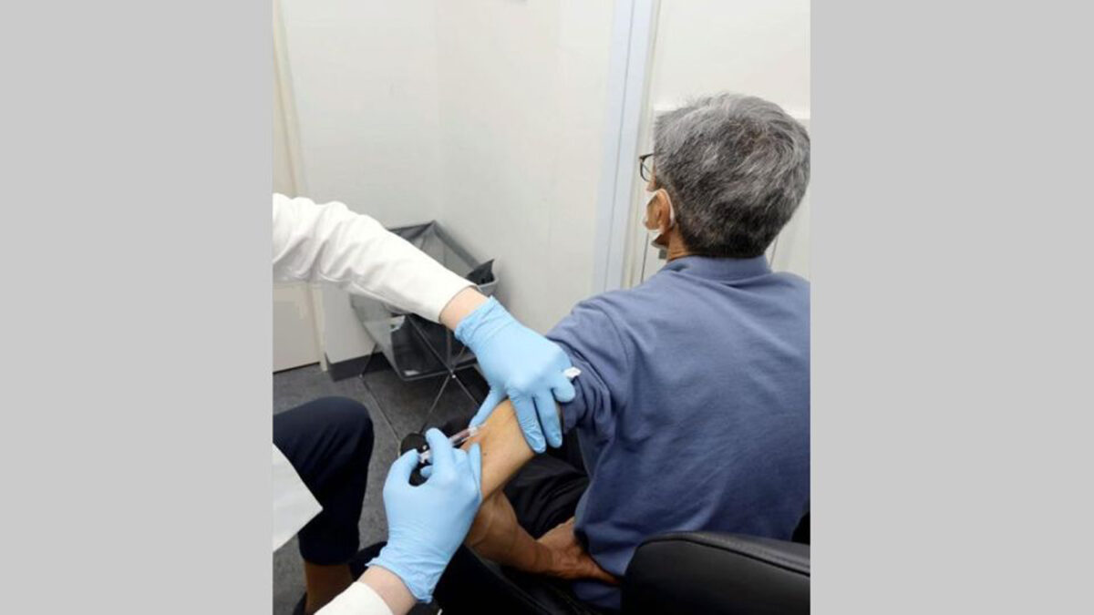 Japan’s measles infection rate increasing due to international travelers, drop in vaccination rate A man who will travel to Africa gets vaccinated against measles at a medical clinic in Chiyoda Ward, Tokyo, on Wednesday. PHOTO: THE YOMIURI SHIMBUN