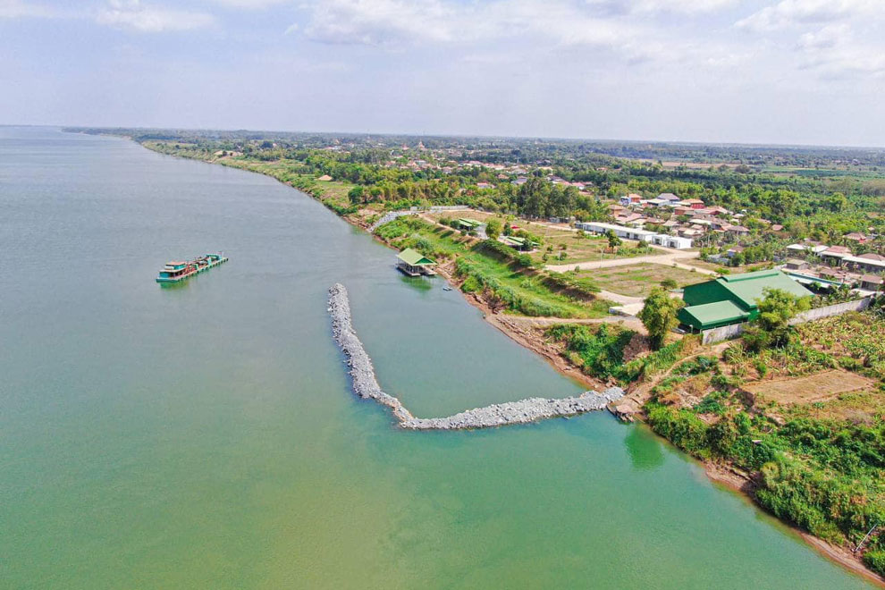 An aerial view shows the Mekong river at Prey Toteung village in Srei Santhor district’s Russey Srok commune unlawfully filled with rocks last week. Kampong Cham Admin