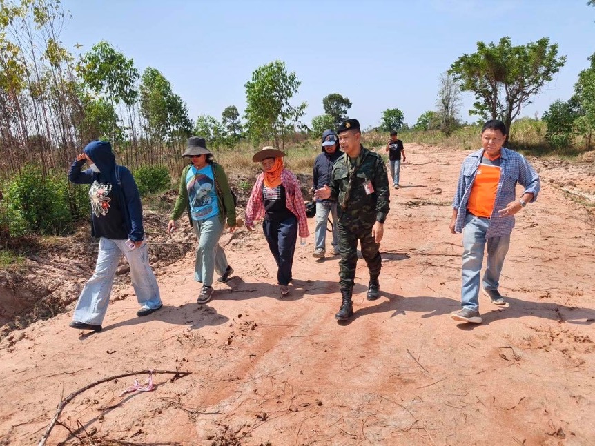 Thai military encouraging Thai civilians to farm occupied lands Thai military encouraging Thai civilians to farm occupied lands