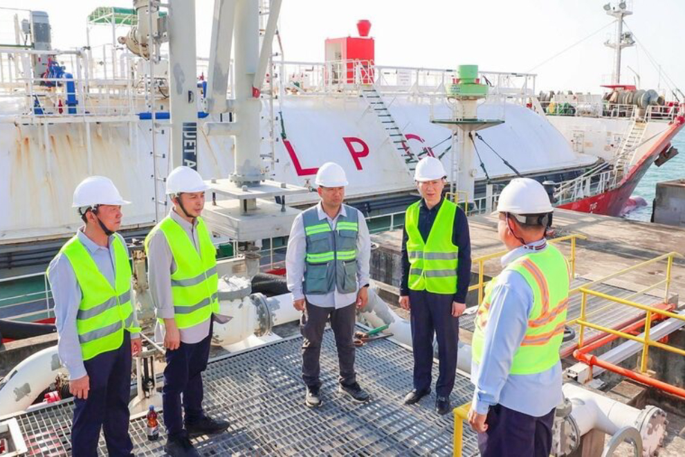 Energy minister calls for ‘thrifty’ use of fuel, notes reduced deliveries Energy minister calls for 'thrifty' use of fuel
