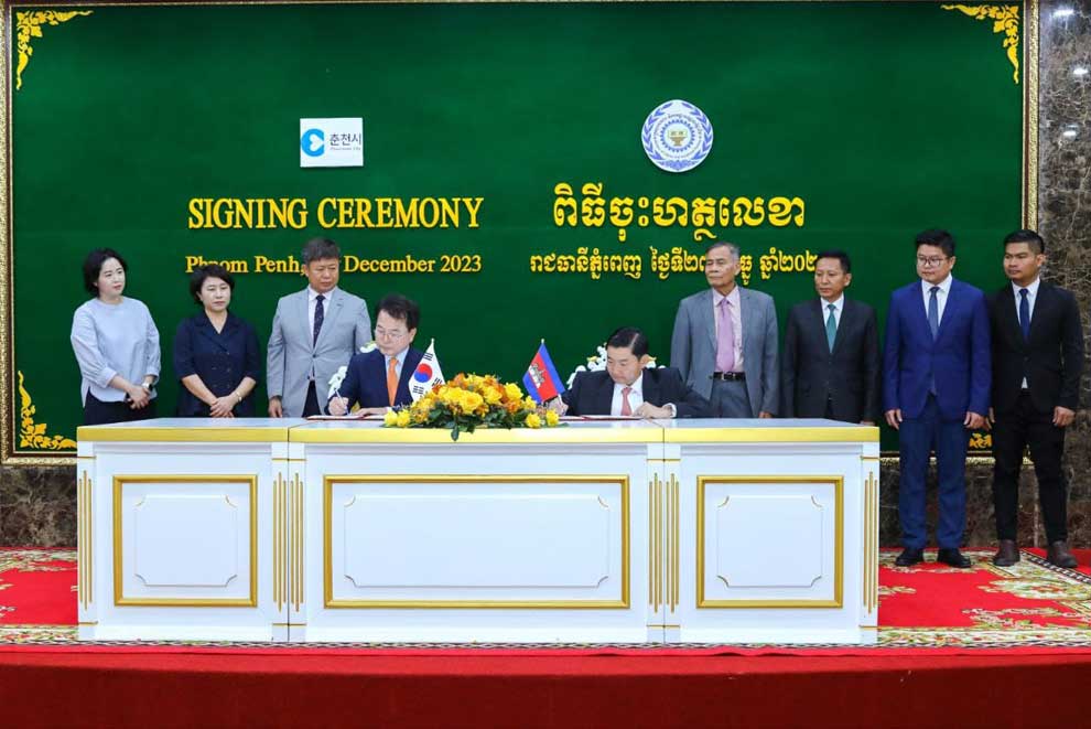Seasonal worker agreement signed with South Koreans Seasonal worker agreement signed with South Koreans