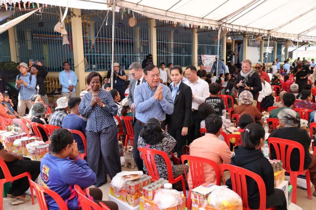 La Francophonie leader assesses border situation, visits displacement camps La Francophonie leader assesses border situation