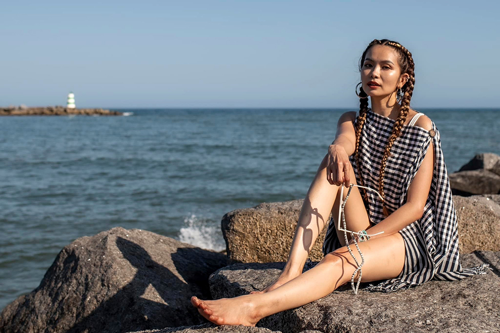 Her collection includes daily wear casual pieces, as well as formal, cutting edge high-fashion dresses and gowns. Mean Sonyta FB