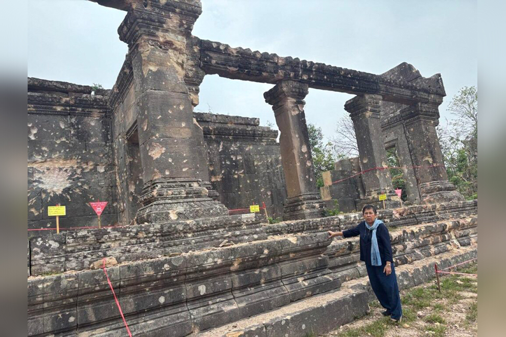 Thai cluster munitions attacks on Preah Vihear threaten Cambodian tourism, security Thai cluster munitions attacks on Preah Vihear threaten Cambodian tourism
