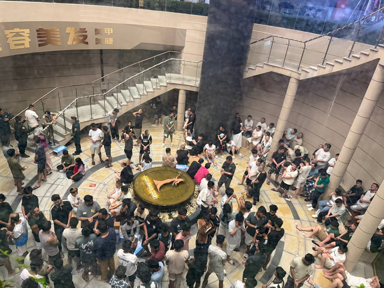 Turning Japanese: More police uniforms seized as Sen Sok scam raid nabs 200 Turning Japanese: More police uniforms seized as Sen Sok scam raid nabs 200