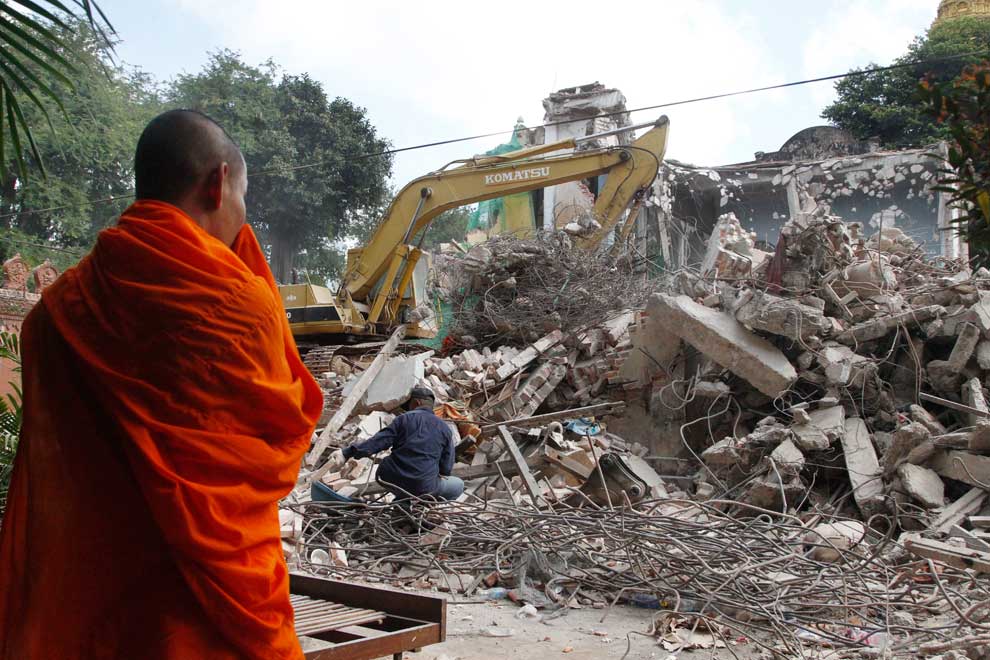 Culture minister ‘deeply regrets’ razing of Wat Ounalom buildings Culture minister 'deeply regrets' razing of Wat Ounalom buildings