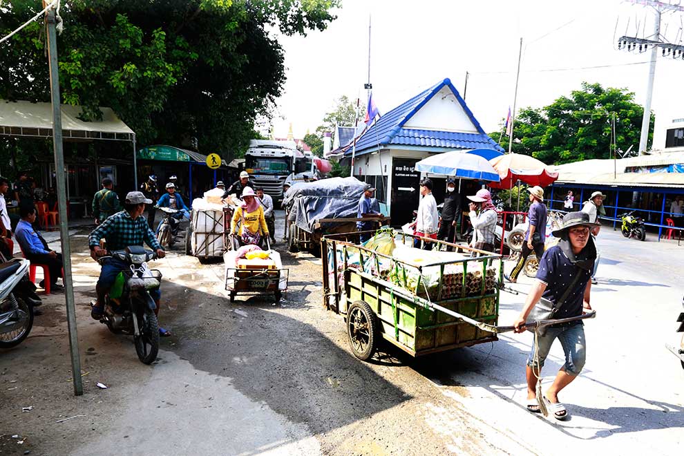 Poipet border workers