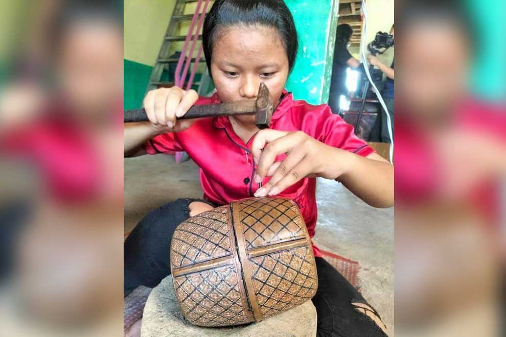 Capital copper shop showcasing Khmer women's sculptures