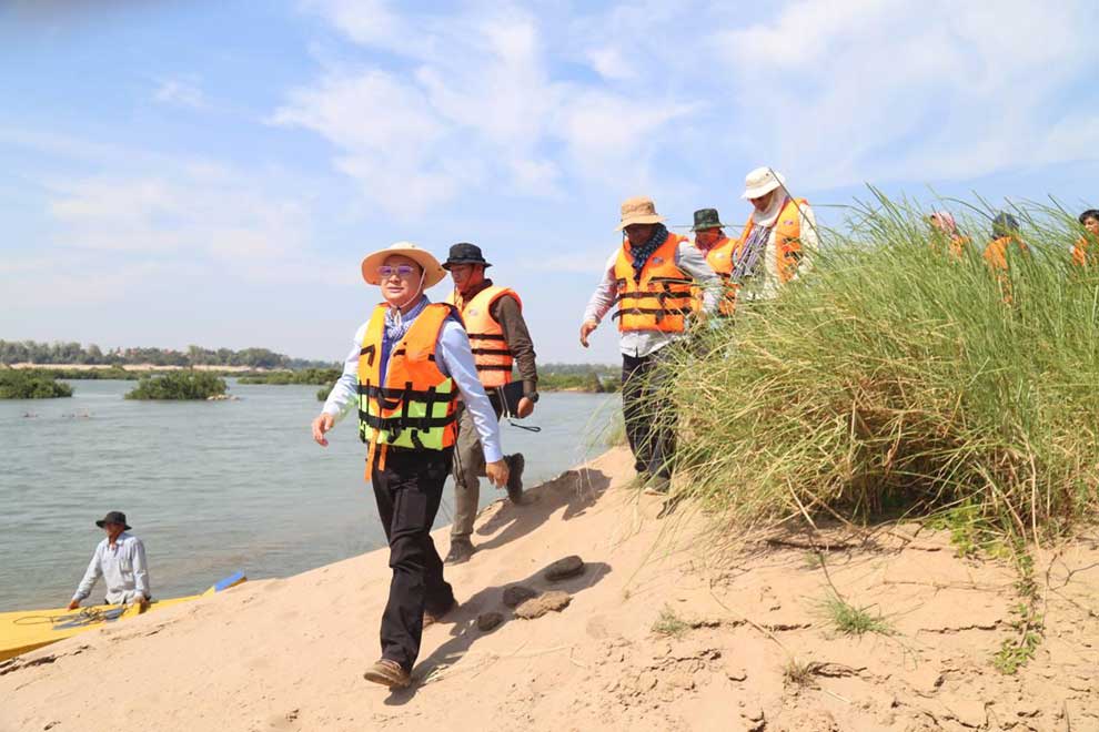Minister to FiA officials: Refine safeguards for river dolphins