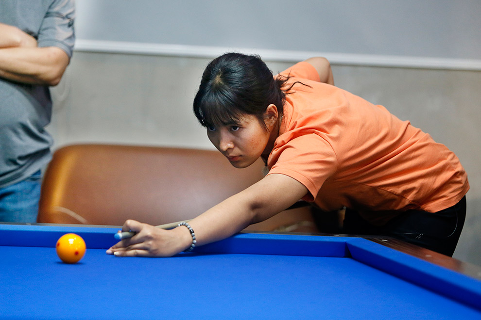 Cambodian billiards superstar urges the youth to take up cues Cambodian billiards superstar urges the youth to take up cues