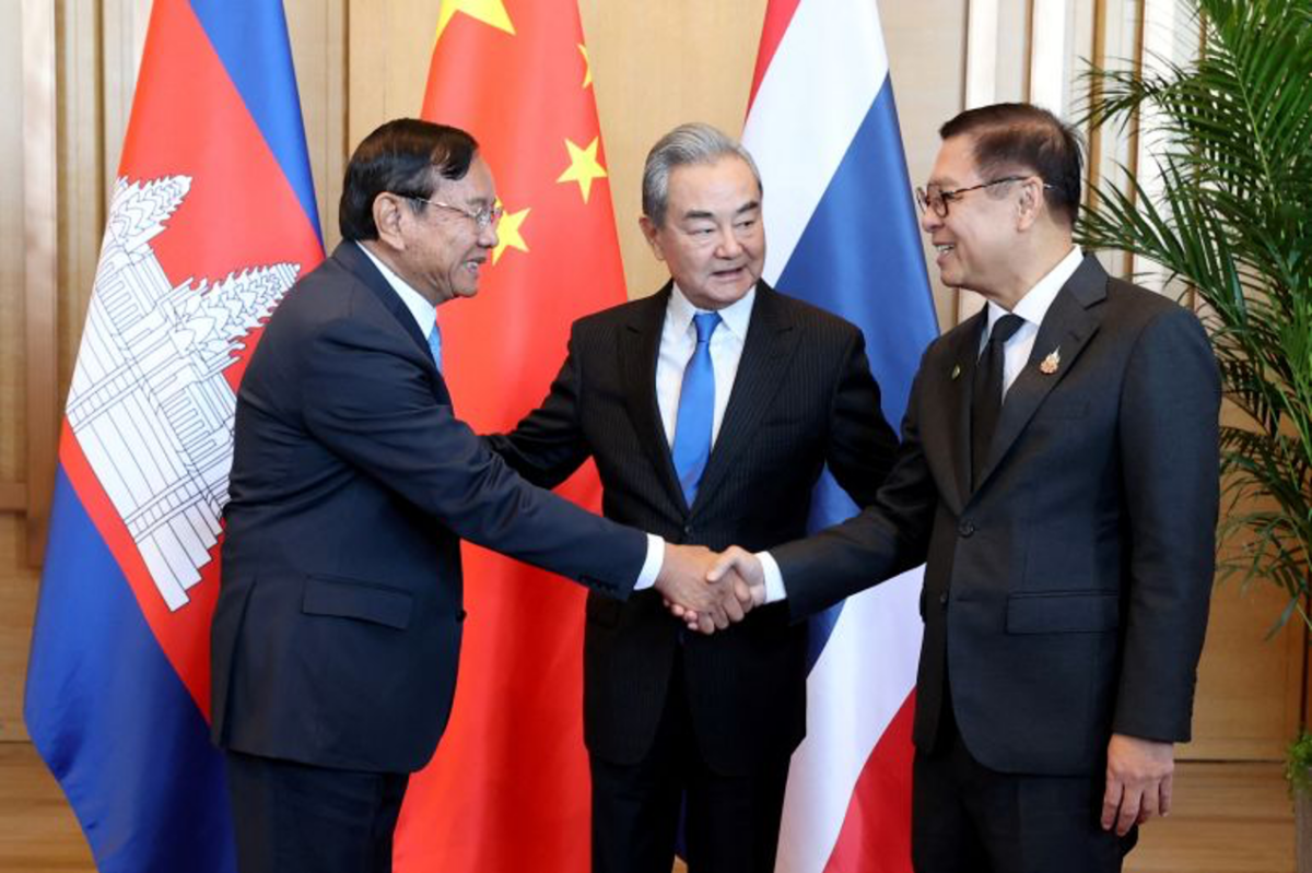 China’s Constructive Role in ASEAN Peace Cambodian foreign minister Prak Sokhonn (left) shakes hands with his Thai counterpart Sihasak Phuangketkeow as Chinese foreign minister Wang Yi looks on, after talks in China's Yunnan province. AKP