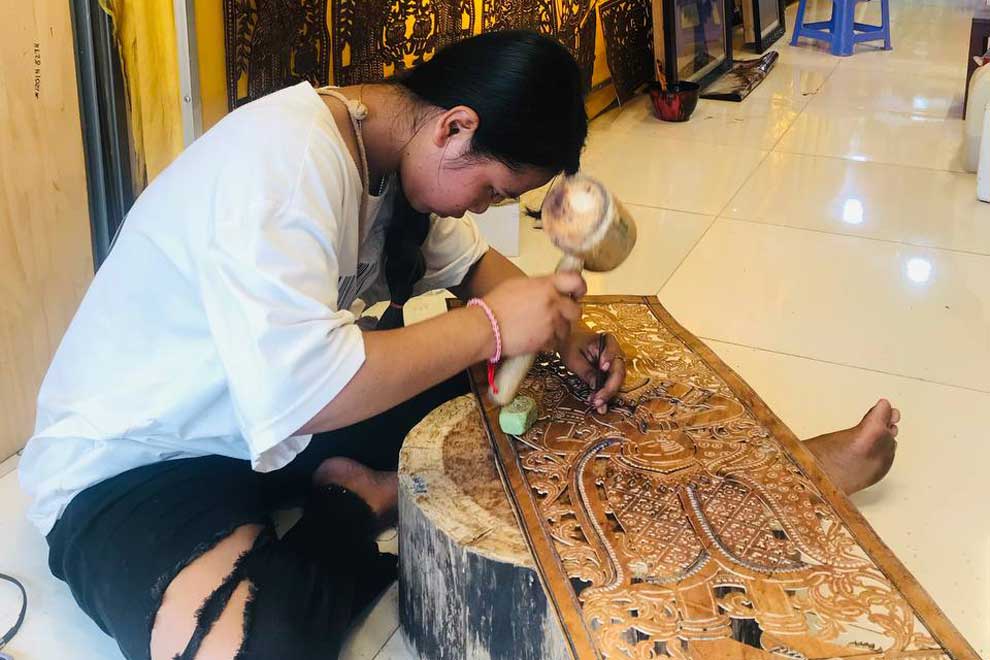Timeless stories carved in leather