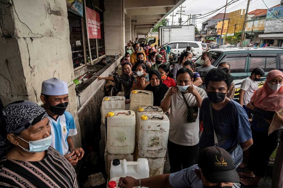 Graft blamed for Indonesia cooking oil scarcity