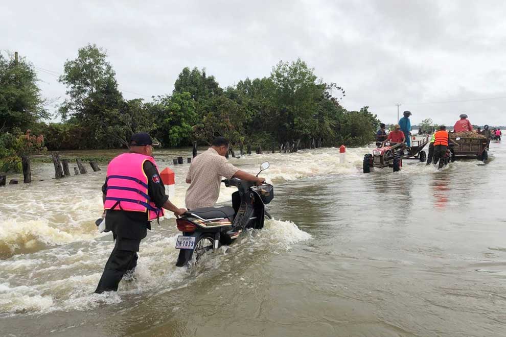 Deaths of two soldiers bring flood toll to 18