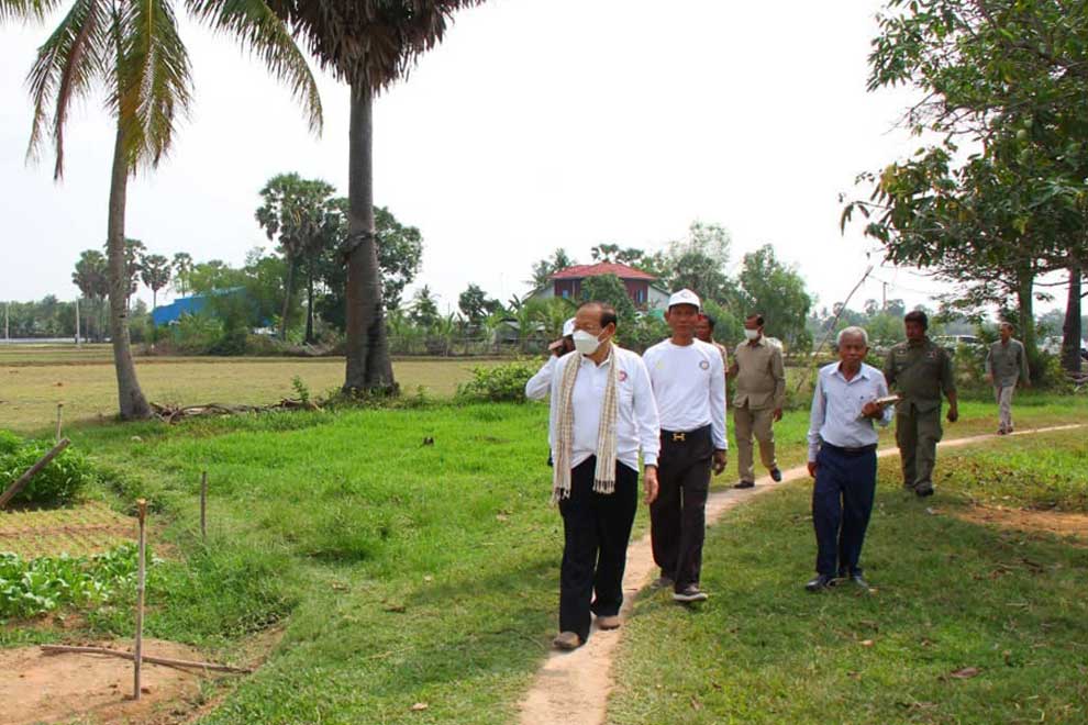Census: 2.7M agri households Census: 2.7M agri households