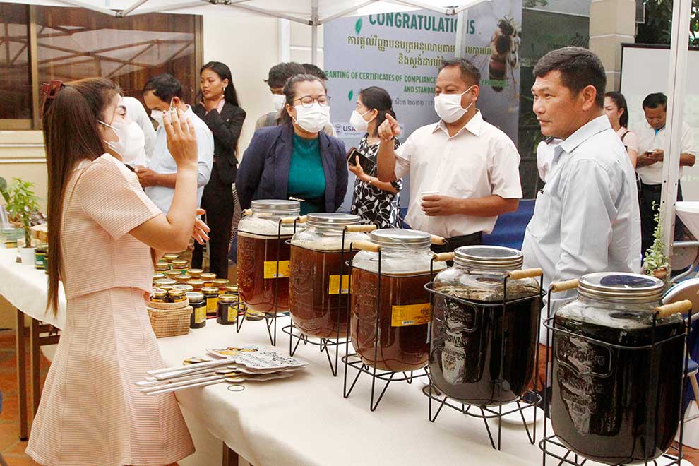 Sweet success for wild honey communities