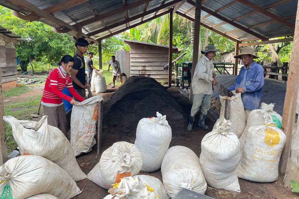From waste to bounty: Cambodian villager leading Prey Veng in composting revolution From waste to bounty: Cambodian villager leading Prey Veng in composting revolution