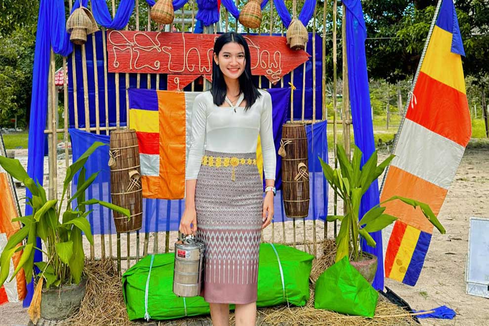 Pchum Ben shines spotlight on value young people still place on tradition