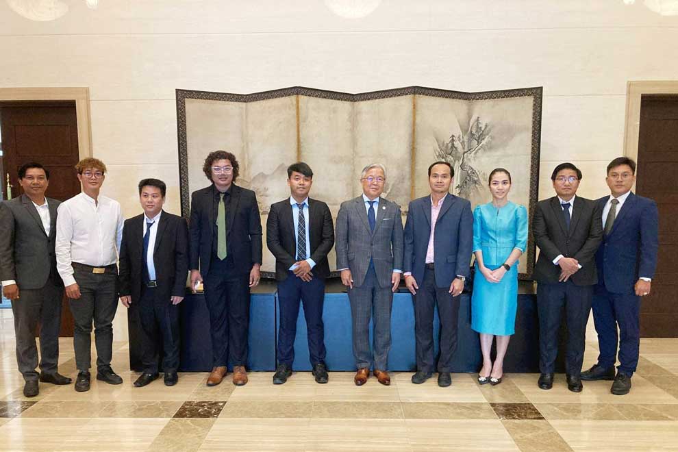 Young Cambodians off to Japan for democracy trip