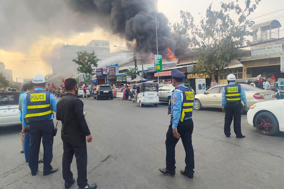 Poipet blaze destroys five electronics shops Poipet blaze destroys five electronics shops