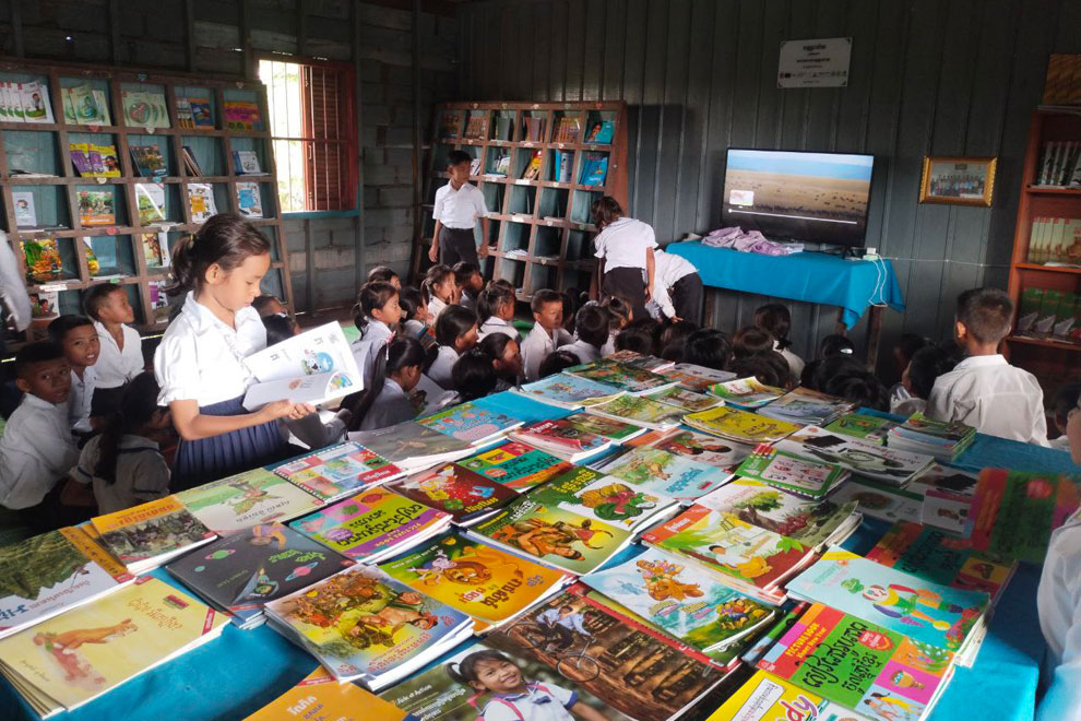 Library floats boat of Battambang lake dwellers Library floats boat of Battambang lake dwellers