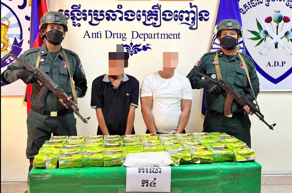 Tip-off leads to 40kg meth bust in mall parking lot Tip-off leads to 40kg meth bust in mall parking lot