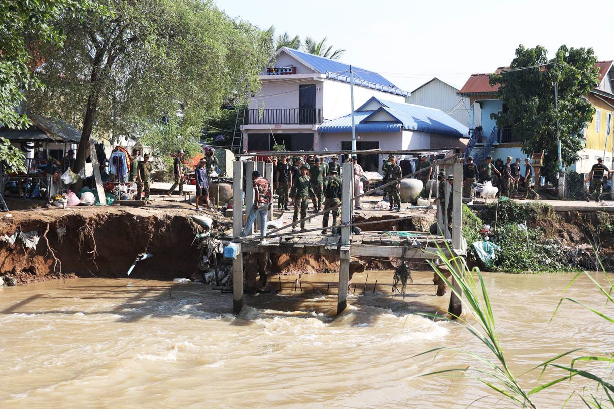 Floods wash away homes in Takhmao town, Kandal province on January 17. NCDM