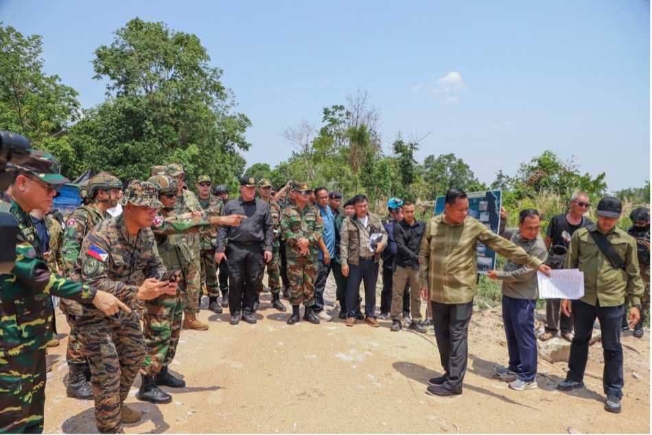 Shots fired as foreign attachés tour Oddar Meanchey border Foreign military attachés inspected the O’Smach International Border Checkpoint in Oddar Meanchey province today, April 29. Defence ministry